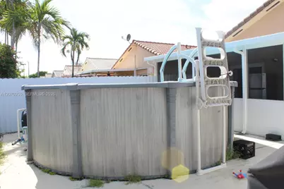 2732 W 68th Pl, Hialeah, FL 33016 - Photo 38