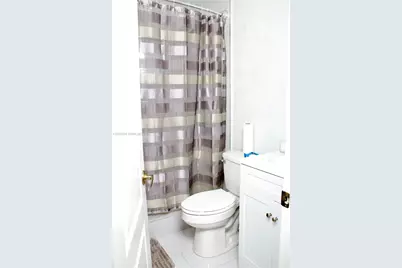 2732 W 68th Pl, Hialeah, FL 33016 - Photo 4