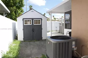 2732 W 68th Pl, Hialeah, FL 33016 - Photo 18