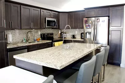 2732 W 68th Pl, Hialeah, FL 33016 - Photo 14