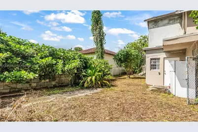 2100 SW 25th St, Miami, FL 33133 - Photo 14