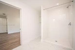 20720 NW 34th Ave, Miami Gardens, FL 33056 - Photo 8