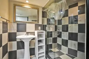 1351 NE Miami Gardens Dr, Miami, FL 33179 - Photo 20