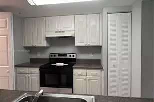 9755 Westview Dr, Coral Springs, FL 33076 - Photo 4