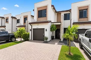 20576 NE 5th Pl, Miami, FL 33179 - Photo 2