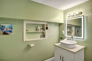 1022 NE 34th Ct, Oakland Park, FL 33334 - Photo 16