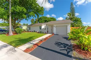 425 NW 17th St, Homestead, FL 33030 - Photo 2