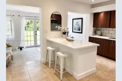 585 NE 121st St, North Miami, FL 33161 - Photo 12