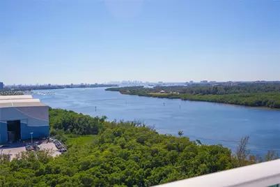 100 Bayview Dr #1626, Sunny Isles Beach, FL 33160 - Photo 2