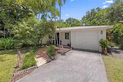 6390 SW 69th St, South Miami, FL 33143 - Photo 4
