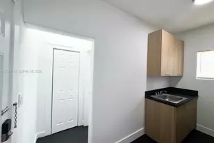 1631 NW 3 St, Miami, FL 33125 - Photo 8