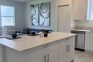 2225 SE 30th St, Homestead, FL 33035 - Photo 2