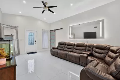 11818 SW 273rd Ln, Homestead, FL 33032 - Photo 8