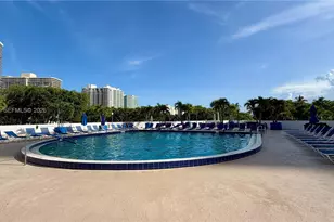 3701 N Country Club Dr, Aventura, FL 33180 - Photo 28
