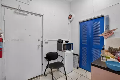 Excellent Opportunity Barbershop For Sale in The Heart Of Hialeah, Hialeah, FL 33012 - Photo 14