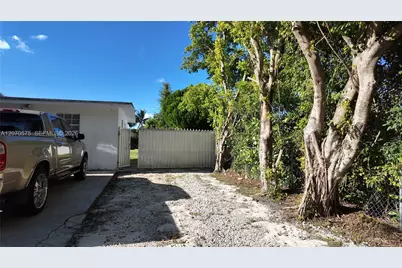 9815 SW 51st Ter #2, Miami, FL 33165 - Photo 2