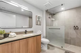 121 NE 5th St, Miami, FL 33132 - Photo 10