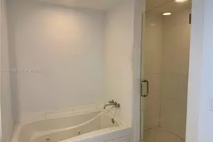 55 SE 6th St, Miami, FL 33131 - Photo 6