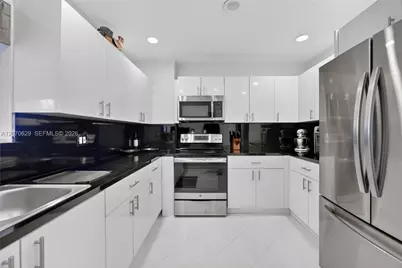 8210 SW 96th Ct, Miami, FL 33173 - Photo 24