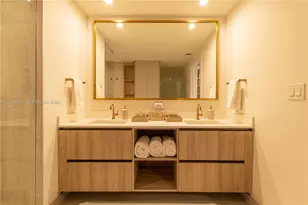 77 SE 5th St, Miami, FL 33131 - Photo 12