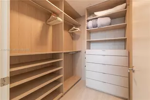77 SE 5th St, Miami, FL 33131 - Photo 14