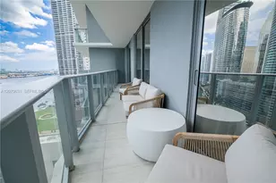 77 SE 5th St, Miami, FL 33131 - Photo 16