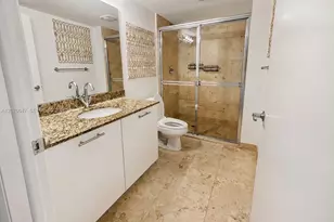 41 SE 5th St, Miami, FL 33131 - Photo 6