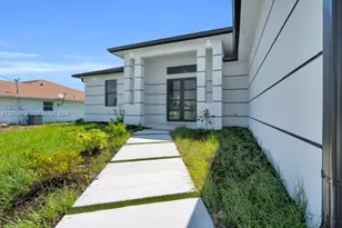1413 NE 4th Pl, Cape Coral, FL 33909 - Photo 2