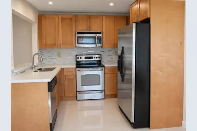 454 NE 210th Circle Ter #202-7B, Miami, FL 33179 - Photo 2