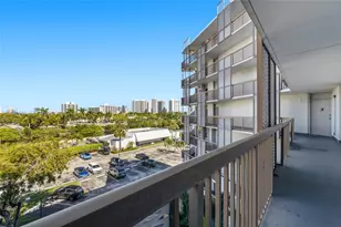 3401 N Country Club Dr, Aventura, FL 33180 - Photo 26