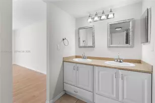 3401 N Country Club Dr, Aventura, FL 33180 - Photo 20