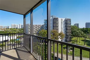 3401 N Country Club Dr, Aventura, FL 33180 - Photo 12