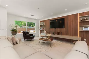 221 NE 44th St, Miami, FL 33137 - Photo 18