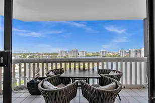 1000 W Island Blvd, Aventura, FL 33160 - Photo 32