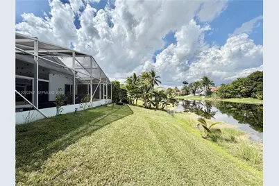 415 NW 165th Ave, Pembroke Pines, FL 33028 - Photo 44