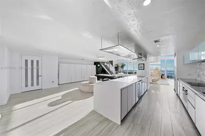 1040 Biscayne Blvd #4602, Miami, FL 33132 - Photo 12