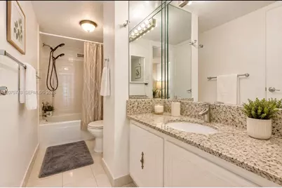 1000 Parkview Dr #715, Hallandale Beach, FL 33009 - Photo 8