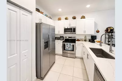 18324 SW 148th Rd, Miami, FL 33187 - Photo 4