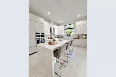8286 NW 51st Ter, Doral, FL 33166 - Photo 2