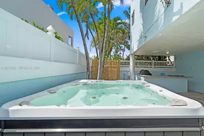 311 N N Surf Rd, Hollywood, FL 33019 - Photo 40