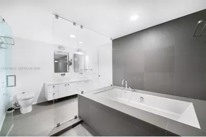 5875 Collins Ave #1102, Miami Beach, FL 33140 - Photo 18