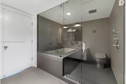 5875 Collins Ave #1102, Miami Beach, FL 33140 - Photo 16