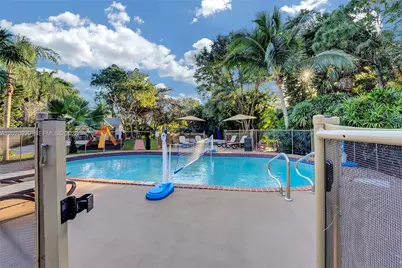 14330 SW 20th St, Davie, FL 33325 - Photo 38