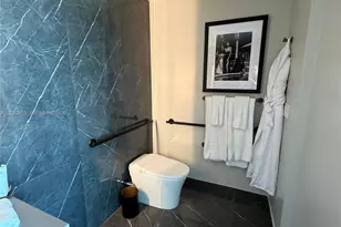 20 NE 11th St, Miami, FL 33132 - Photo 8