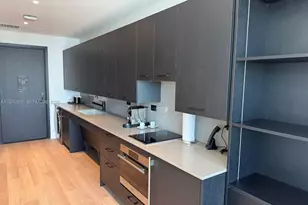 20 NE 11th St, Miami, FL 33132 - Photo 12