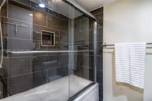 3095 N Oakland Forest Dr, Oakland Park, FL 33309 - Photo 20