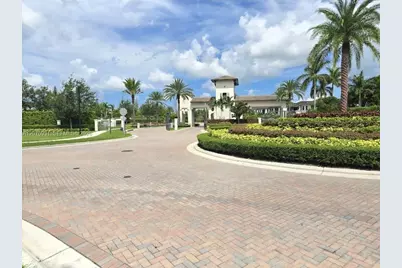 9267 W 34th Ct, Hialeah, FL 33018 - Photo 4