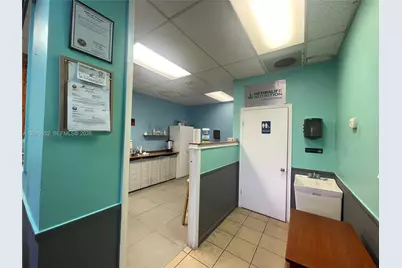 4232 W 16th Ave, Hialeah, FL 33012 - Photo 8