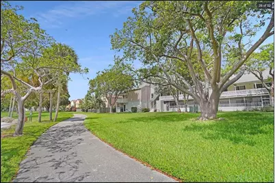 10521 Mahogany Key Cir #207, Miami, FL 33196 - Photo 28