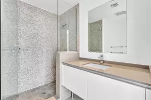 68 SE 6th St, Miami, FL 33131 - Photo 18